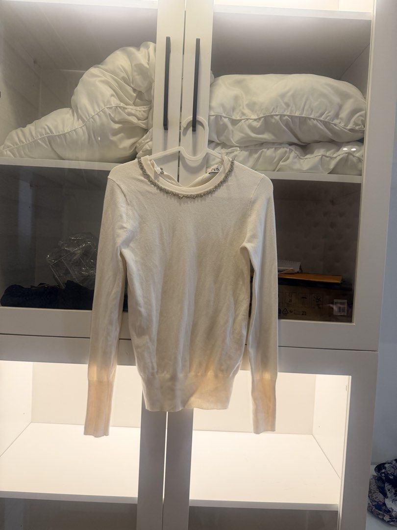 Zara knit sweater (Category: Longsleeves) located in Quezon City. Submitted by destashingmycloset (Listing ID 1468115092, Image 1). Description: .