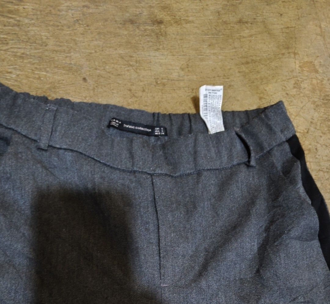 Zara ladies pants (Category: Other Bottoms) located in La Paz. Submitted by carou89146 (Listing ID 1468096039, Image 3). Description: Authentic Zara pants waist 30-34 length 36 inches leg hole 12 inches Waist garter a bit loose but fits perfectly with the size stated. Pwede pagawa if gusto liitan Ang size. Very nice and comfortable, signs of usage, needs some wash. GCash plus sf location Ilocos Province jnt Express Thank you 🙏.