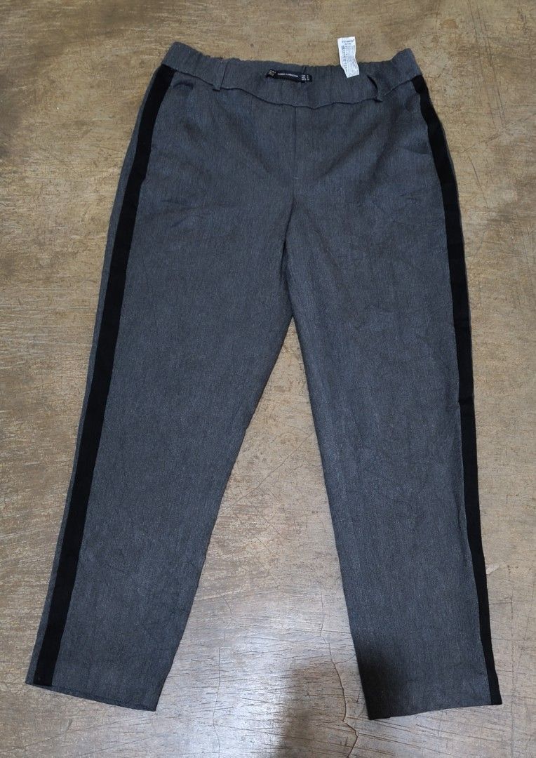 Zara ladies pants (Category: Other Bottoms) located in La Paz. Submitted by carou89146 (Listing ID 1468096039, Image 1). Description: Authentic Zara pants waist 30-34 length 36 inches leg hole 12 inches Waist garter a bit loose but fits perfectly with the size stated. Pwede pagawa if gusto liitan Ang size. Very nice and comfortable, signs of usage, needs some wash. GCash plus sf location Ilocos Province jnt Express Thank you 🙏.