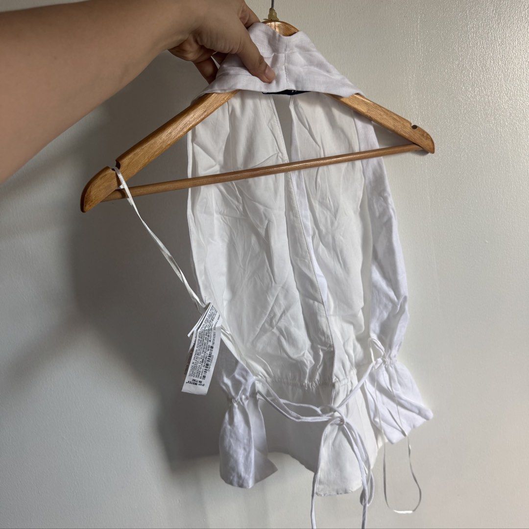 Zara linen Halter (Category: Sleeveless) located in Manila. Submitted by apparella.ph (Listing ID 1468059774, Image 3). Description: 10/10 removed tag only Super pretty 100% linen Got in europe pa Open back sya so pwd sa bust 36 and up 46 Fits s-xl since open back / adjustable strap and natatali sa likod.