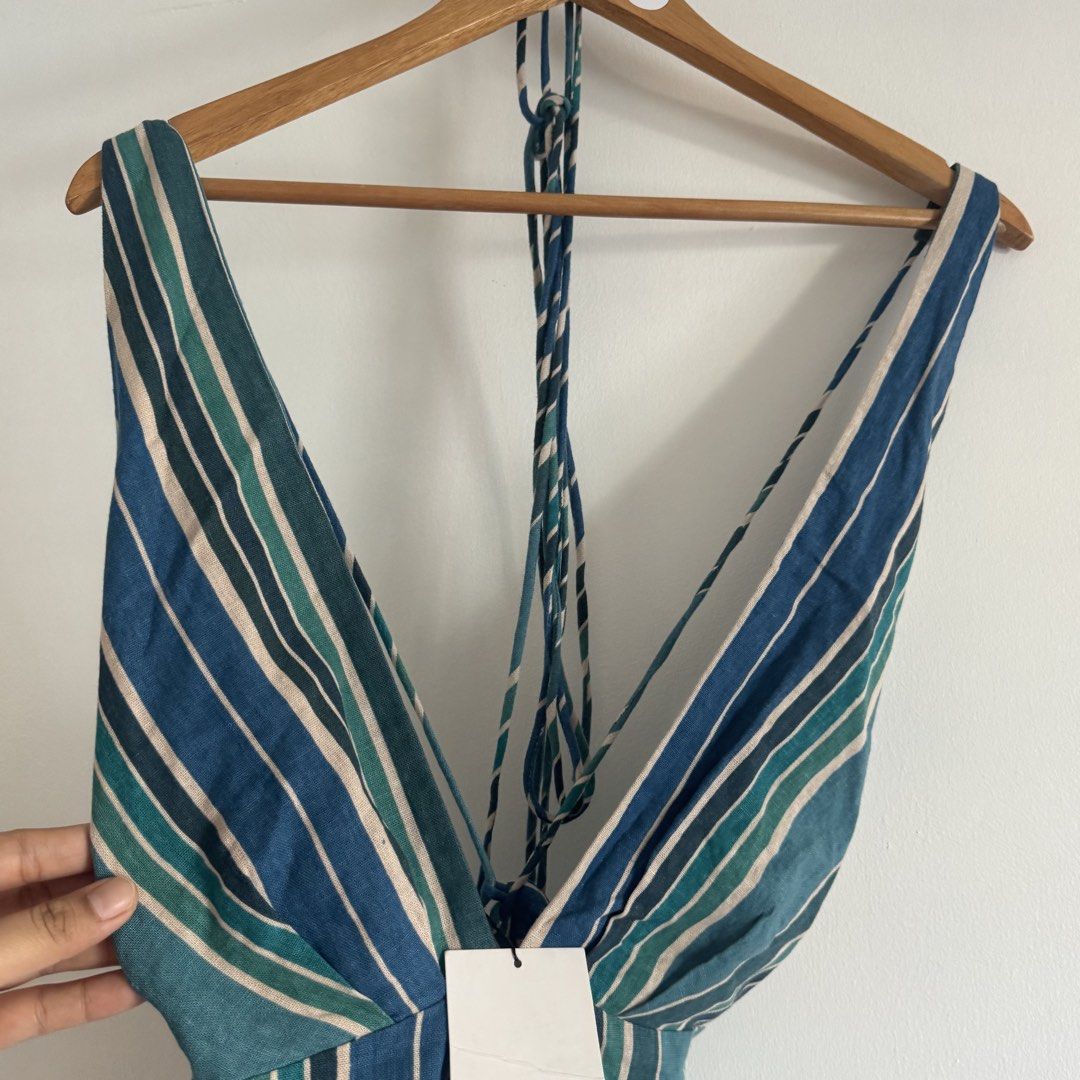 Zara linen top (Category: Blouses) located in Manila. Submitted by apparella.ph (Listing ID 1468161951, Image 2). Description: Super pretty 😍 nakakasexy Selling low Best fits l-xl frames Natatali sa likod or na aadjust Can fit 36-44 bust since paopen back and patali sya ☑️Everything is my Own preloved / BNWT/BNWOT ☑️ not thrifted/Ukay ☑️ malukot sa picture kasi na stock sa cabinet (tinatamad mag plantsa ✌️ ) ☑️Personal items ( usually bought in 