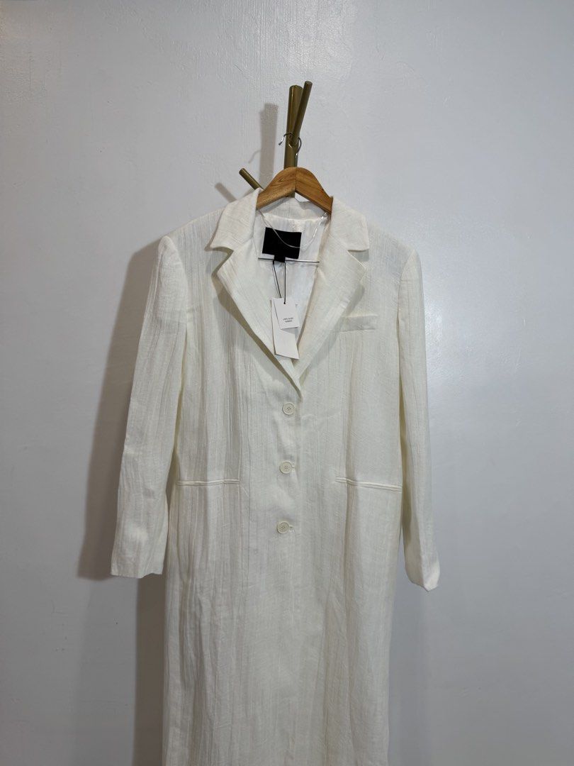 Zara Long Coat Blazer (Category: Coats, Jackets and Outerwear) located in Quezon City. Submitted by shopper_xoxo (Listing ID 1468074693, Image 3). Description: Brand new with tag 😊 📦 From Zara Japan 🚚 On hand and ready to ship MOP: GCash and BPI Shipping starts at ₱65 only ✨ .