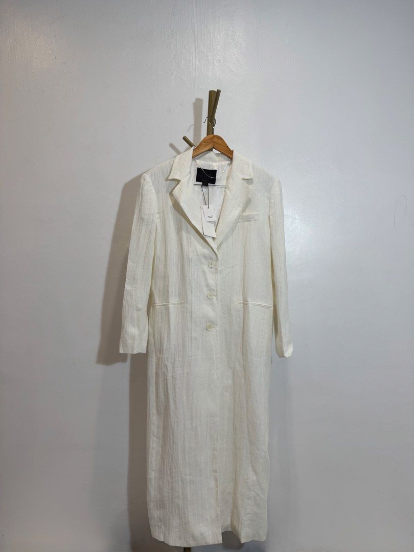Zara Long Coat Blazer (Category: Coats, Jackets and Outerwear) located in Quezon City. Submitted by shopper_xoxo (Listing ID 1468074693, Image 2). Description: Brand new with tag 😊 📦 From Zara Japan 🚚 On hand and ready to ship MOP: GCash and BPI Shipping starts at ₱65 only ✨ .