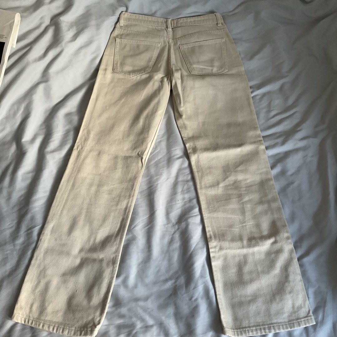 Zara Midrise Cream Double Knee Jeans (Category: Jeans) located in Quezon City. Submitted by declutter.chek (Listing ID 1468154477, Image 2). Description: W26 Excellent quality. True midrise (below bellybutton) Love the fit but not my style anymore.