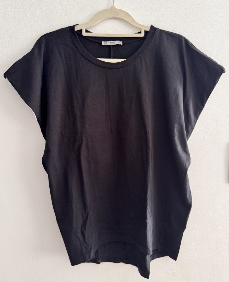 Zara Oversize Boxy Shirt (Category: Blouses) located in Paranaque City. Submitted by simplylizzy (Listing ID 1468070829, Image 1). Description: .
