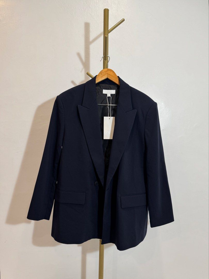Zara Oversized Blazer (Category: Coats, Jackets and Outerwear) located in Quezon City. Submitted by shopper_xoxo (Listing ID 1468073572, Image 2). Description: Brand new with tag 😊 📦 From Zara Japan 🚚 On hand and ready to ship MOP: GCash and BPI Shipping starts at ₱65 only ✨ .