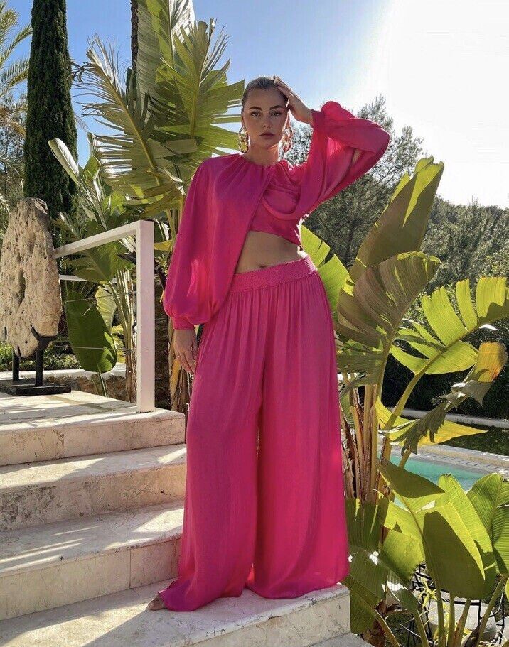 Zara pink top (Category: Longsleeves) located in Manila. Submitted by apparella.ph (Listing ID 1468175523, Image 1). Description: Super pretty 😍 Bnwt Bust:40 Waist:34 Best fits M-L frames .