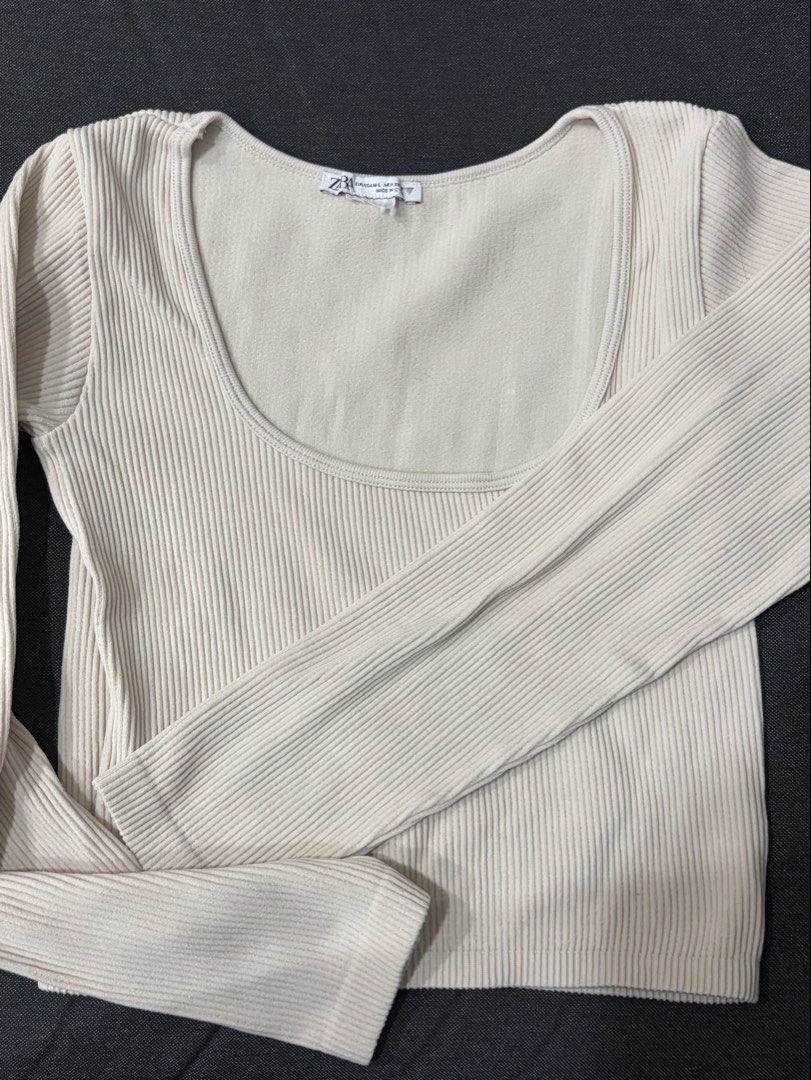 Zara Ribbed Long Sleeve Top (Category: Longsleeves) located in Manila. Submitted by cpaa.aaa (Listing ID 1468131069, Image 2). Description: Zara Cream Size: S-M Stretchy ribbed knit fabric Scoop neckline cropped top.
