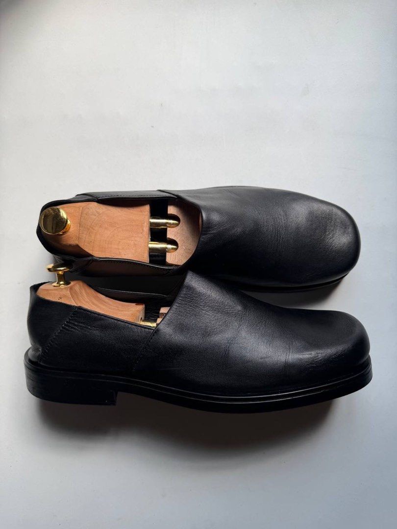 Zara Slip-on Loafers (Category: Casual Shoes) located in Cagayan de Oro. Submitted by thrift_crate.ph (Listing ID 1468221470, Image 2). Description: ᴢᴀʀᴀ ʟᴇᴀᴛʜᴇʀ sʟɪᴘ-ᴏɴs 𝟷𝟶ᴜs / 𝟸𝟾ᴄᴍ 𝐒𝐢𝐳𝐞: 10US / 28cm 𝐂𝐨𝐧𝐝𝐢𝐭𝐢𝐨𝐧 𝐫𝐚𝐭𝐞: 10/10 𝐂𝐨𝐥𝐨𝐫 𝐫𝐚𝐭𝐞: 10/10 Issue/s: NO ISSUES Description: Premium Leather Made in Portugal .