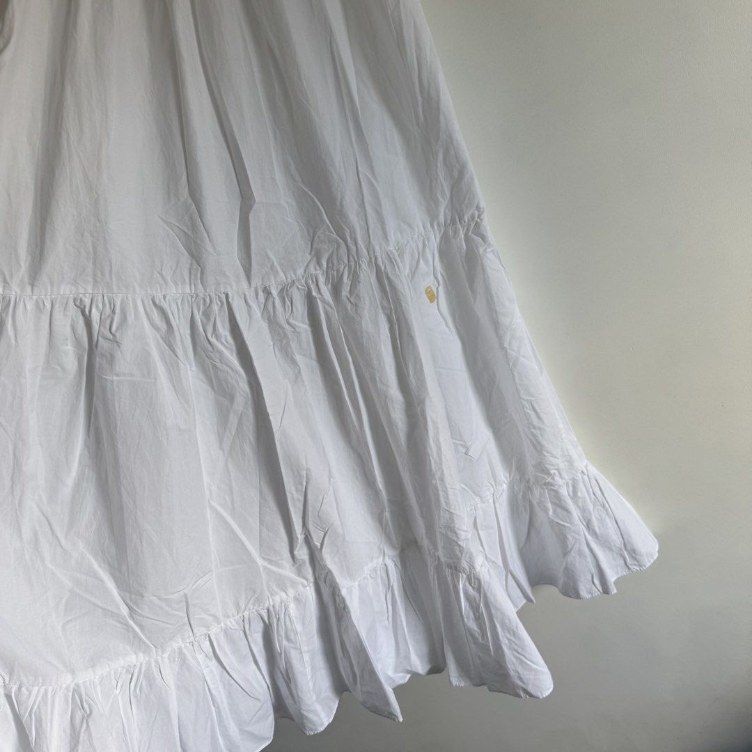 Zara smock dress (Category: Dresses) located in Manila. Submitted by apparella.ph (Listing ID 1468079289, Image 3). Description: Selling low due to minimal stains ( kayo nlng po magremove remove ) nastoxk kng sa cabineg Bust:32-44( super smocking/ super stretch) Length:50( from shoulder) ☑️Everything is my Own preloved / BNWT/BNWOT ☑️ not thrifted/Ukay ☑️ malukot sa picture kasi na stock sa cabinet (tinatamad mag plantsa ✌️ ) ☑️Personal items ( u