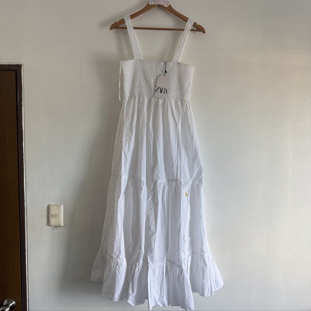 Zara smock dress (Category: Dresses) located in Manila. Submitted by apparella.ph (Listing ID 1468079289, Image 1). Description: Selling low due to minimal stains ( kayo nlng po magremove remove ) nastoxk kng sa cabineg Bust:32-44( super smocking/ super stretch) Length:50( from shoulder) ☑️Everything is my Own preloved / BNWT/BNWOT ☑️ not thrifted/Ukay ☑️ malukot sa picture kasi na stock sa cabinet (tinatamad mag plantsa ✌️ ) ☑️Personal items ( u