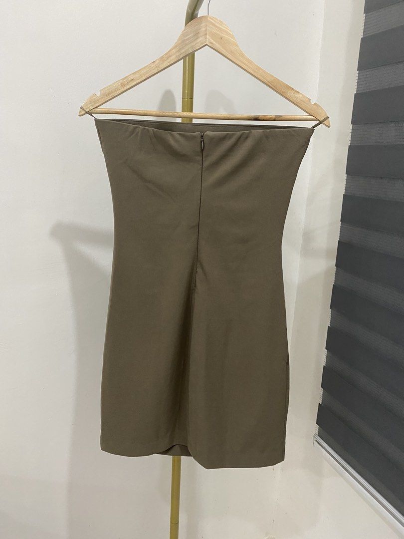 Zara strapless mini dress (Category: Dresses) located in Paranaque City. Submitted by senseofstyle01 (Listing ID 1468148152, Image 3). Description: .