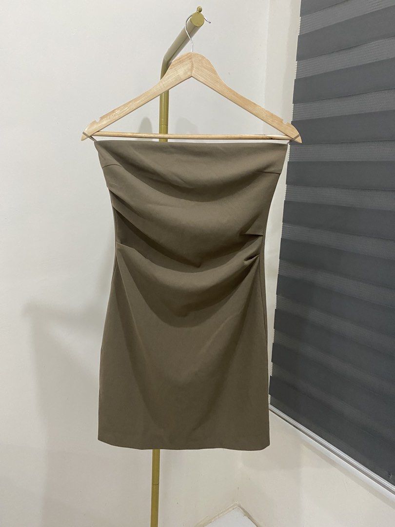 Zara strapless mini dress (Category: Dresses) located in Paranaque City. Submitted by senseofstyle01 (Listing ID 1468148152, Image 1). Description: .