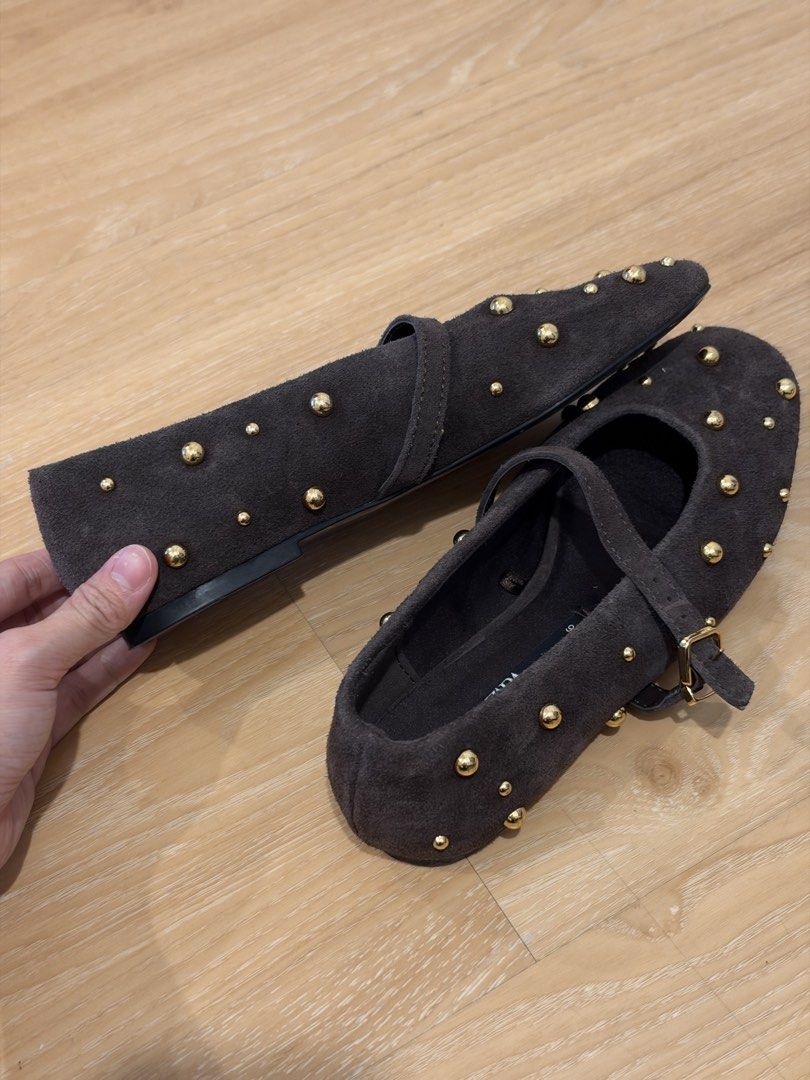 ZARA Studded Suede Ballet Flats (Category: Flats & Sandals) located in Mandaluyong City. Submitted by argdeclutter (Listing ID 1468161971, Image 3). Description: - Used 1x Only - Bought this for ₱3k+ .