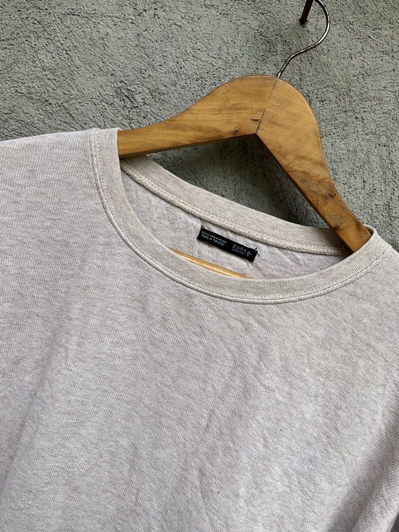 Zara sweater (Category: Coats, Jackets and Outerwear) located in Polangui. Submitted by thruftgineer (Listing ID 1468227049, Image 2). Description: -issue: stain.