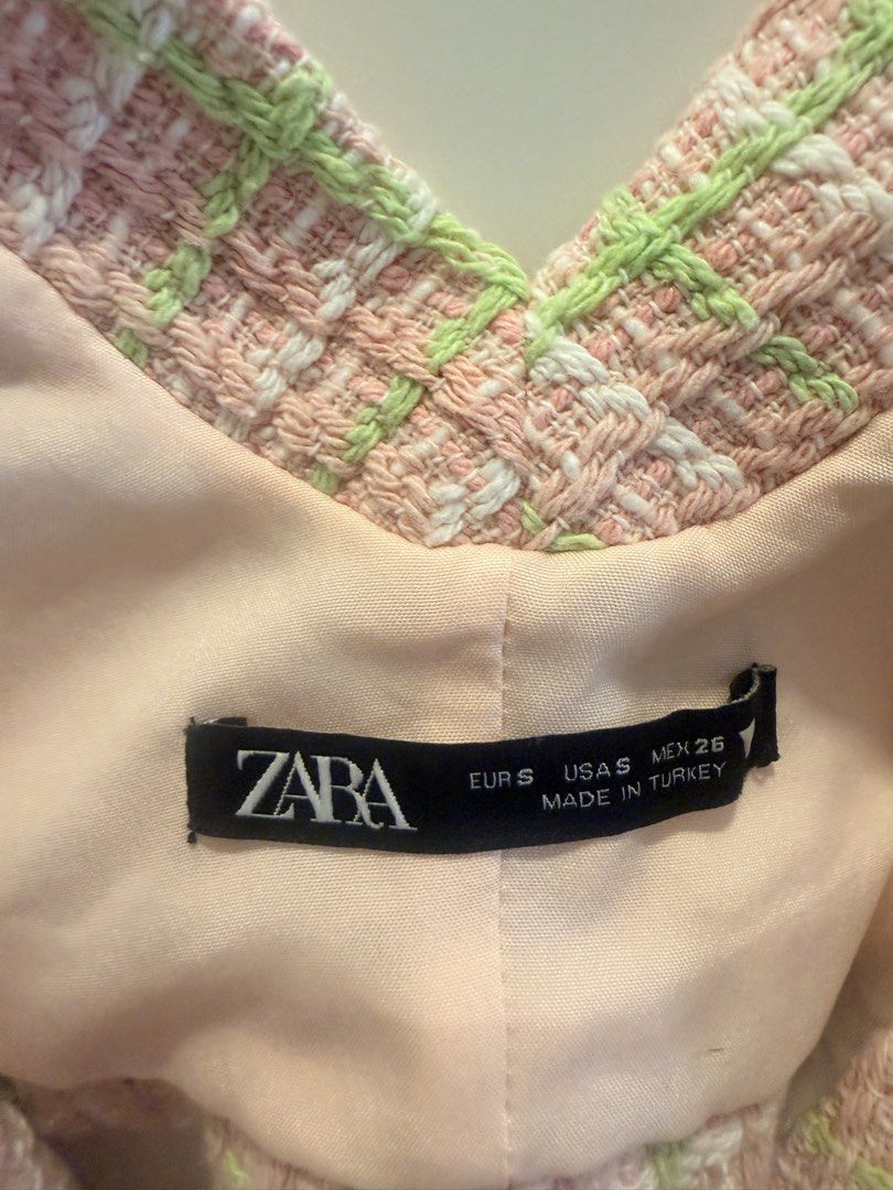 Zara top vest (Category: Sleeveless) located in Quezon City. Submitted by destashingmycloset (Listing ID 1468115268, Image 2). Description: .