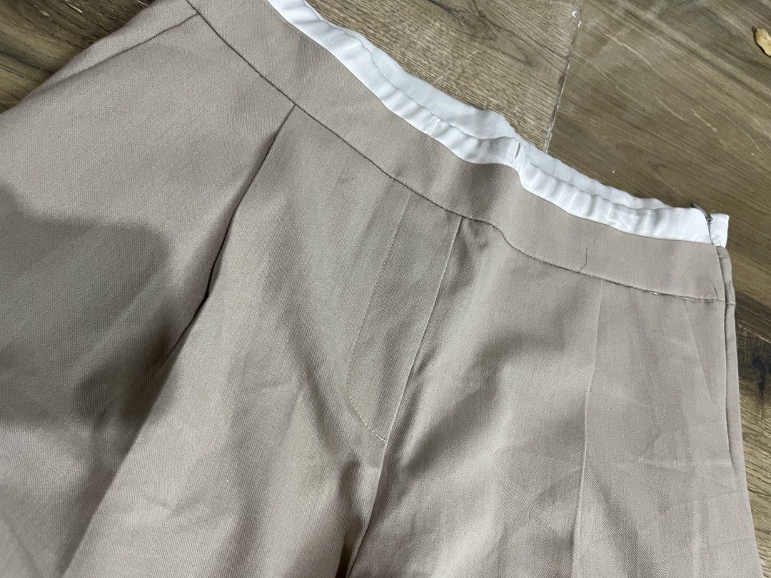 ZARA Trouser (Category: Other Bottoms) located in Bulacan. Submitted by letsfindukaywithme (Listing ID 1468078016, Image 3). Description: ZARA Trouser Medida waist: 32 Length: 42 Like new No issue +sf payment first Ship via J&T .