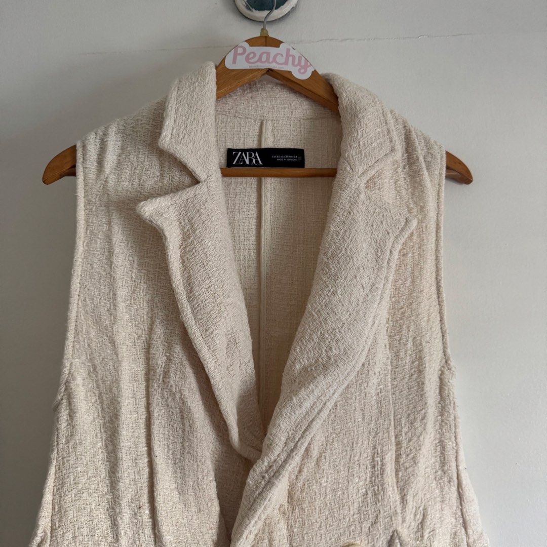 Zara tweed blazer (Category: Coats, Jackets and Outerwear) located in Manila. Submitted by apparella.ph (Listing ID 1468144974, Image 2). Description: Selling low. Pa iron nalang na stock lng kasi sa cabinet :) Used in japan Super pretty 9/10 Bust:42 Waist:26 Length:36 Last pic for my ww. For reference i am l-xl frame.