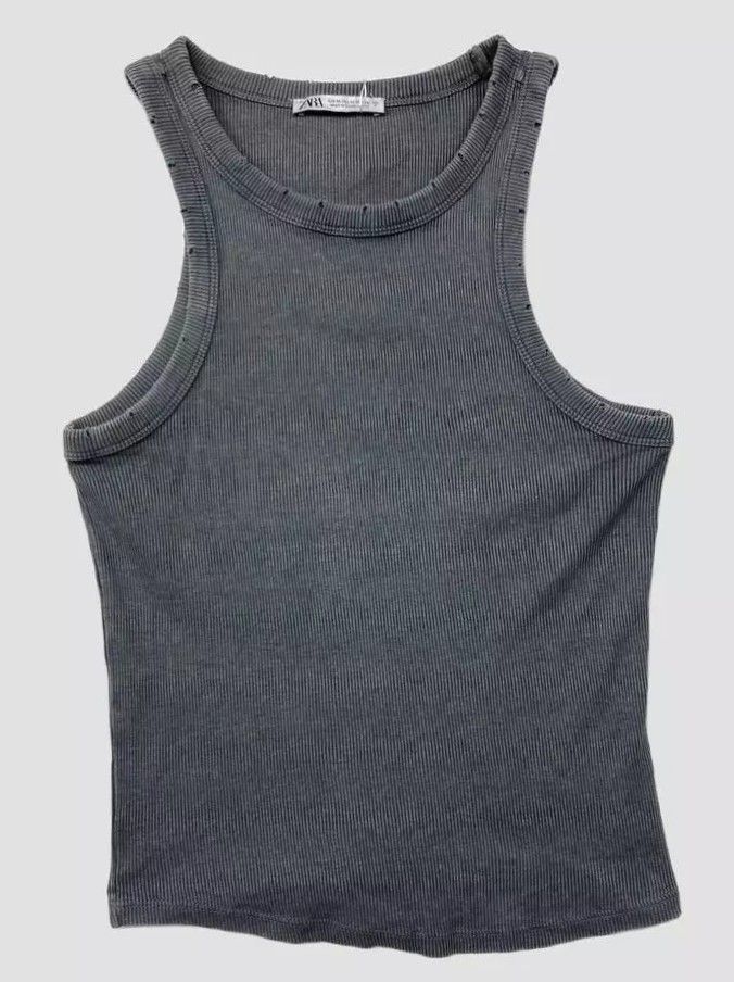Zara Vintage Top (Category: Sleeveless) located in San Isidro. Submitted by remtgs (Listing ID 1468196452, Image 1). Description: .