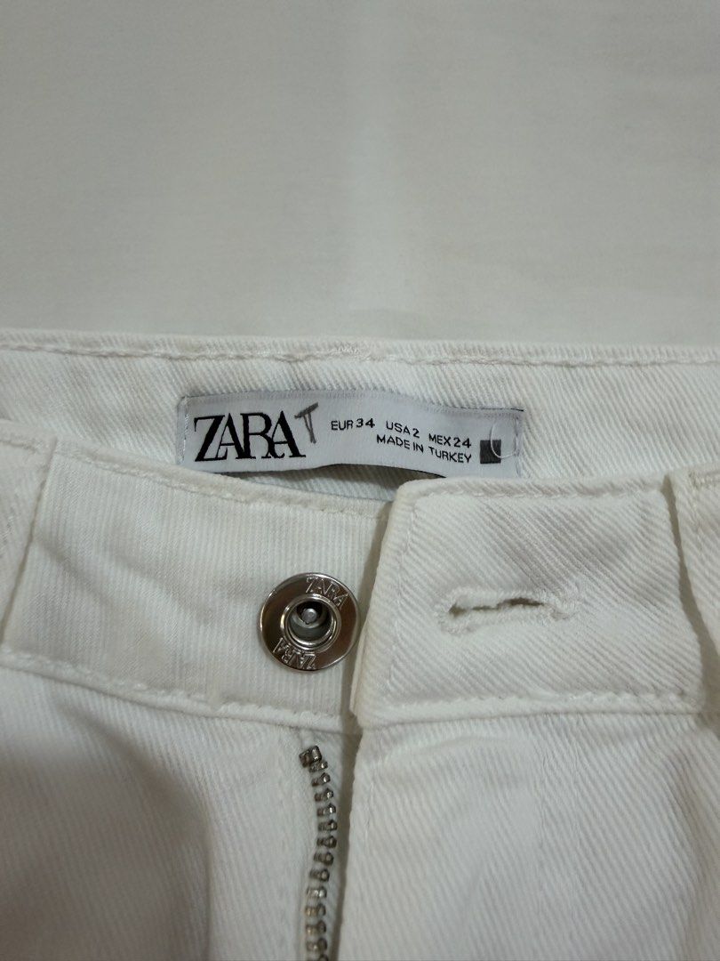 Zara White Denim Jeans (Category: Jeans) located in San Juan City. Submitted by shoprinat (Listing ID 1468093740, Image 2). Description: .