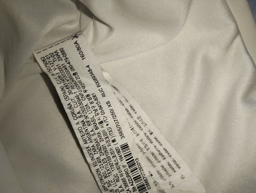 Zara White Tube top (Category: Skirts) located in Manila. Submitted by jasja (Listing ID 1468083768, Image 3). Description: - Brand: Zara - Color: Clean solid white - Size: EUR XS / USA XS / MEX 24 - Material: 92% polyester, 3% elastane - Origin: Made in Morocco - Fit & Closure: Fitted cut with side zip closure - Style: Classic wardrobe staple, highly versatile and easy to mix and match.