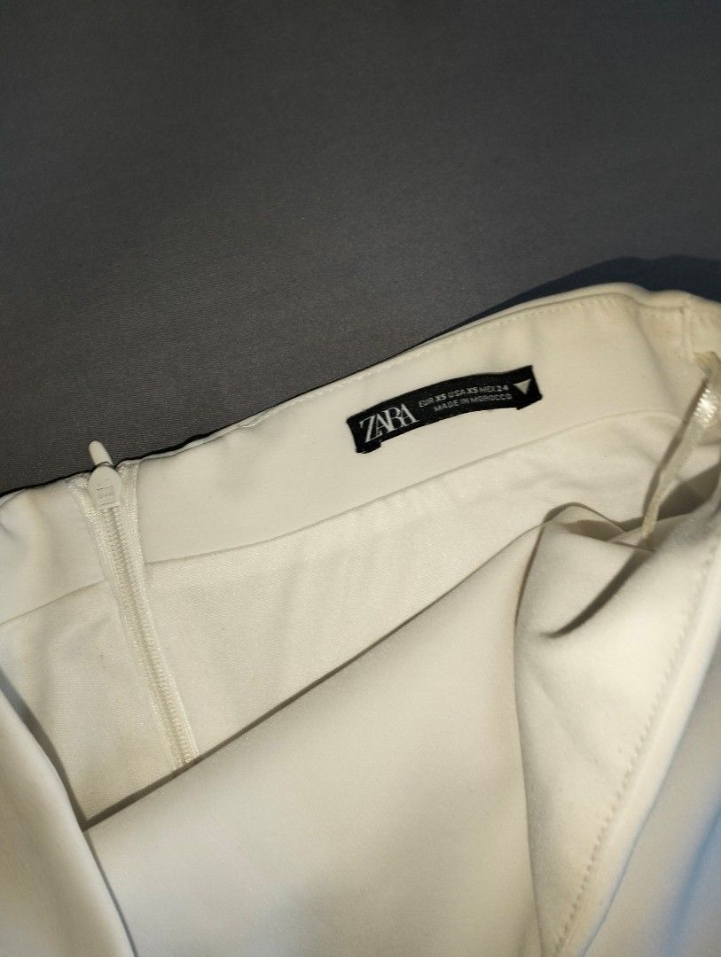 Zara White Tube top (Category: Skirts) located in Manila. Submitted by jasja (Listing ID 1468083768, Image 2). Description: - Brand: Zara - Color: Clean solid white - Size: EUR XS / USA XS / MEX 24 - Material: 92% polyester, 3% elastane - Origin: Made in Morocco - Fit & Closure: Fitted cut with side zip closure - Style: Classic wardrobe staple, highly versatile and easy to mix and match.