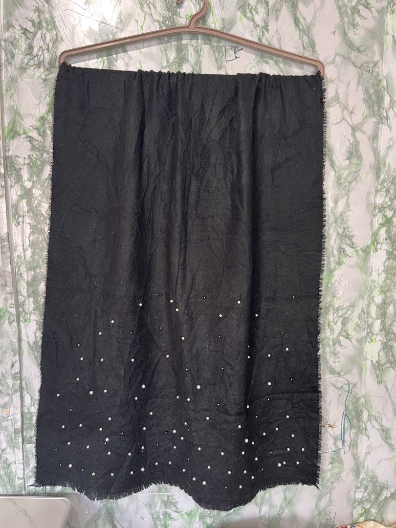 ZARA wool scarf (Category: Scarves) located in Bulacan. Submitted by letsfindukaywithme (Listing ID 1468167361, Image 3). Description: Zara wool scarf 32x80" Like new No issue +sf payment first Ship via J&T .