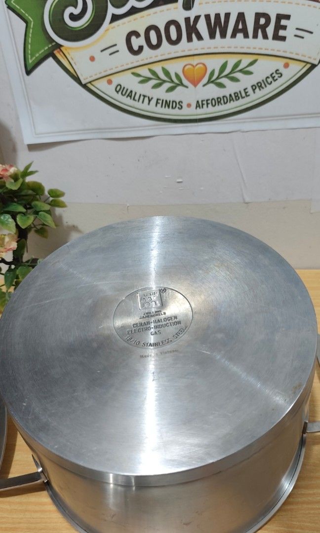 ZWILLING CASSEROLE (Category: Cookware & Accessories) located in Manila. Submitted by winethlacro11 (Listing ID 1468248387, Image 2). Description: .