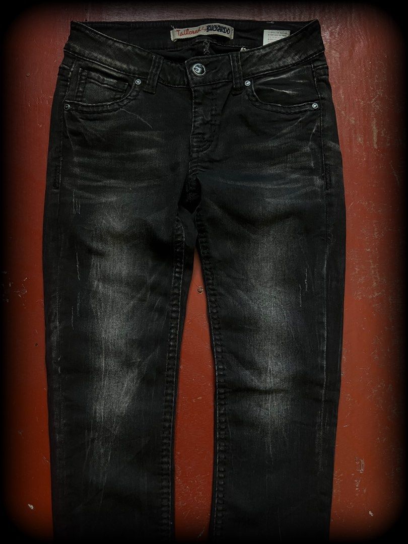 00s buckaroo (Category: Jeans) located in Lucena. Submitted by netnyahyo (Listing ID 1468436309, Image 2). Description: 00s buckaroo skinny washed jeans with clawmarks size 26 length 38 thighs 8 knee 5.5 leg op 4.5.