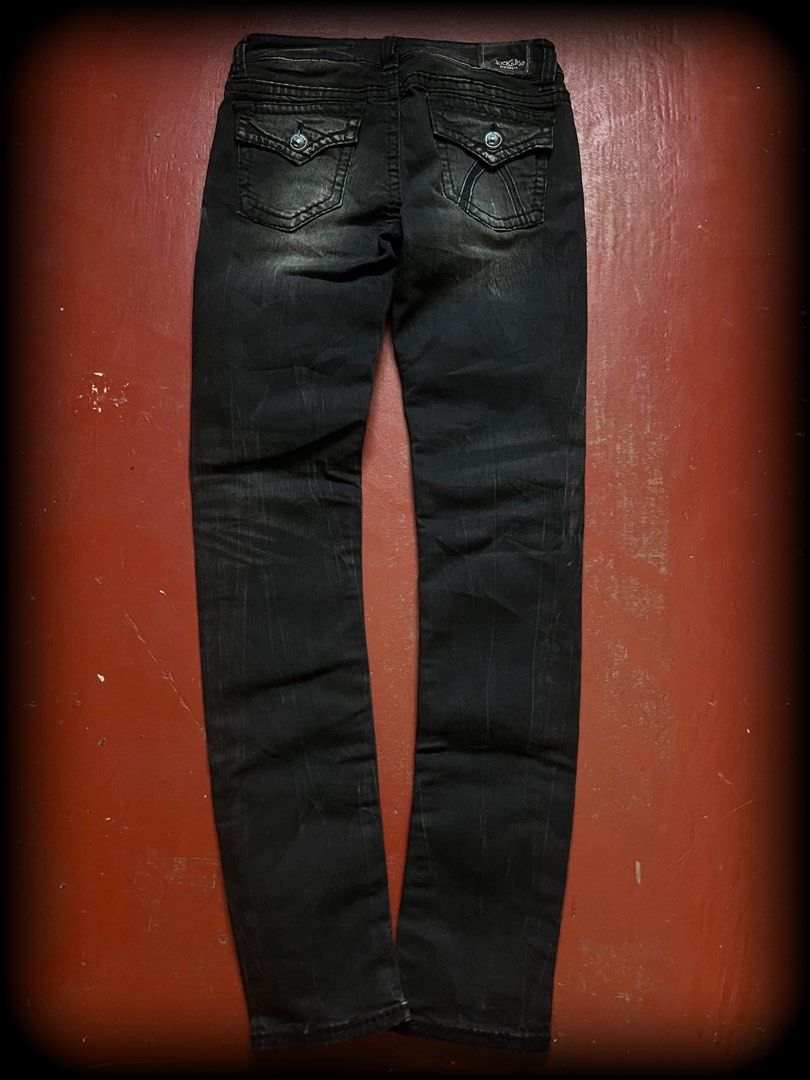 00s buckaroo (Category: Jeans) located in Lucena. Submitted by netnyahyo (Listing ID 1468436309, Image 3). Description: 00s buckaroo skinny washed jeans with clawmarks size 26 length 38 thighs 8 knee 5.5 leg op 4.5.