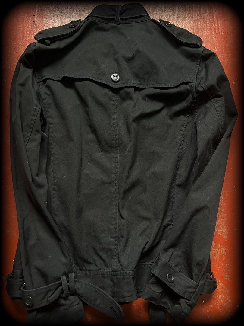 00s Luva Tram (Category: Coats, Jackets and Outerwear) located in Lucena. Submitted by proxyhere (Listing ID 1468442333, Image 2). Description: Luva Tram Double Breasted, Rider Jacket with belted collar, bondage wrist. length 25 width 19.