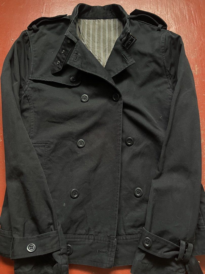 00s Luva Tram (Category: Coats, Jackets and Outerwear) located in Lucena. Submitted by proxyhere (Listing ID 1468442333, Image 3). Description: Luva Tram Double Breasted, Rider Jacket with belted collar, bondage wrist. length 25 width 19.