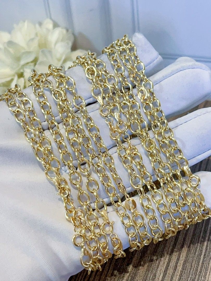 18k gold lightweight bracelet (Category: Bracelets) located in Manila. Submitted by luxesparks (Listing ID 1468333297, Image 2). Description: .