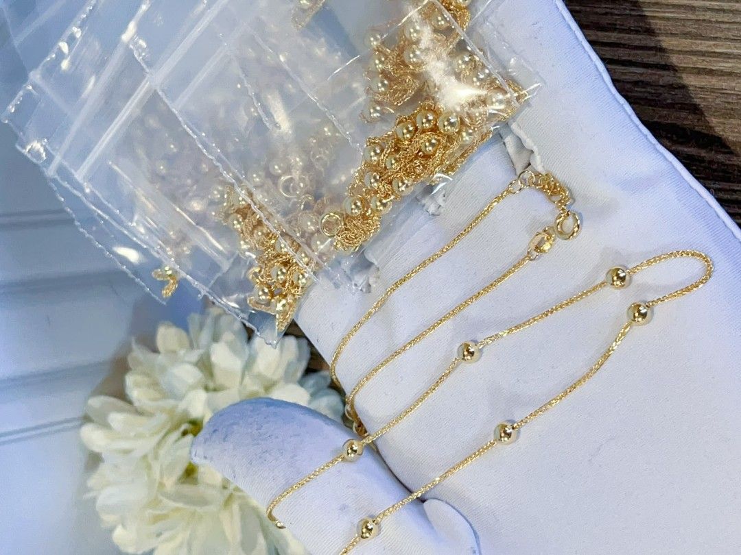 18k gold lightweight bracelet (Category: Bracelets) located in Manila. Submitted by luxesparks (Listing ID 1468337476, Image 2). Description: .
