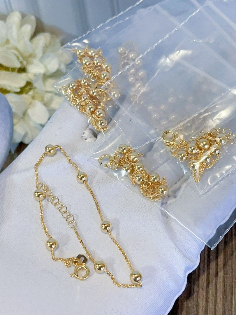 18k gold lightweight bracelet (Category: Bracelets) located in Manila. Submitted by luxesparks (Listing ID 1468337476, Image 1). Description: .