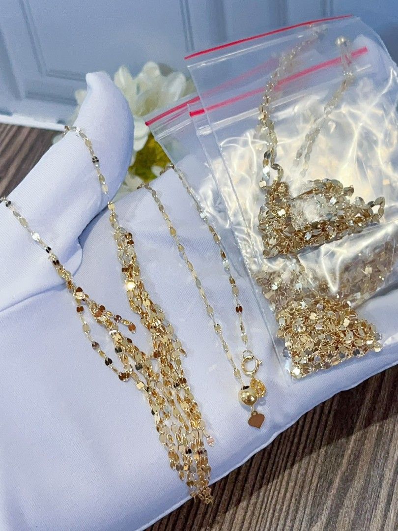 18k gold lightweight chain necklace (Category: Necklaces) located in Manila. Submitted by luxesparks (Listing ID 1468333120, Image 2). Description: .
