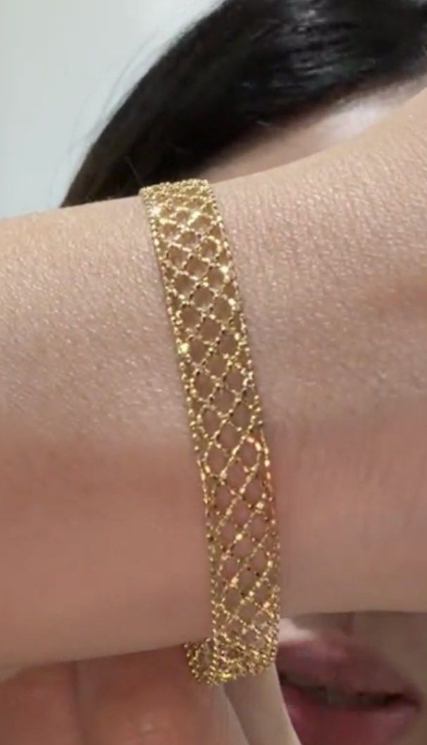 18k saudi gold Hongkong Setting (Category: Luxury Accessories) located in Manila. Submitted by rizel2290 (Listing ID 1468332014, Image 3). Description: 3 grams 7990 per gram =23,970 Size 6. To 7 inches adjustable.