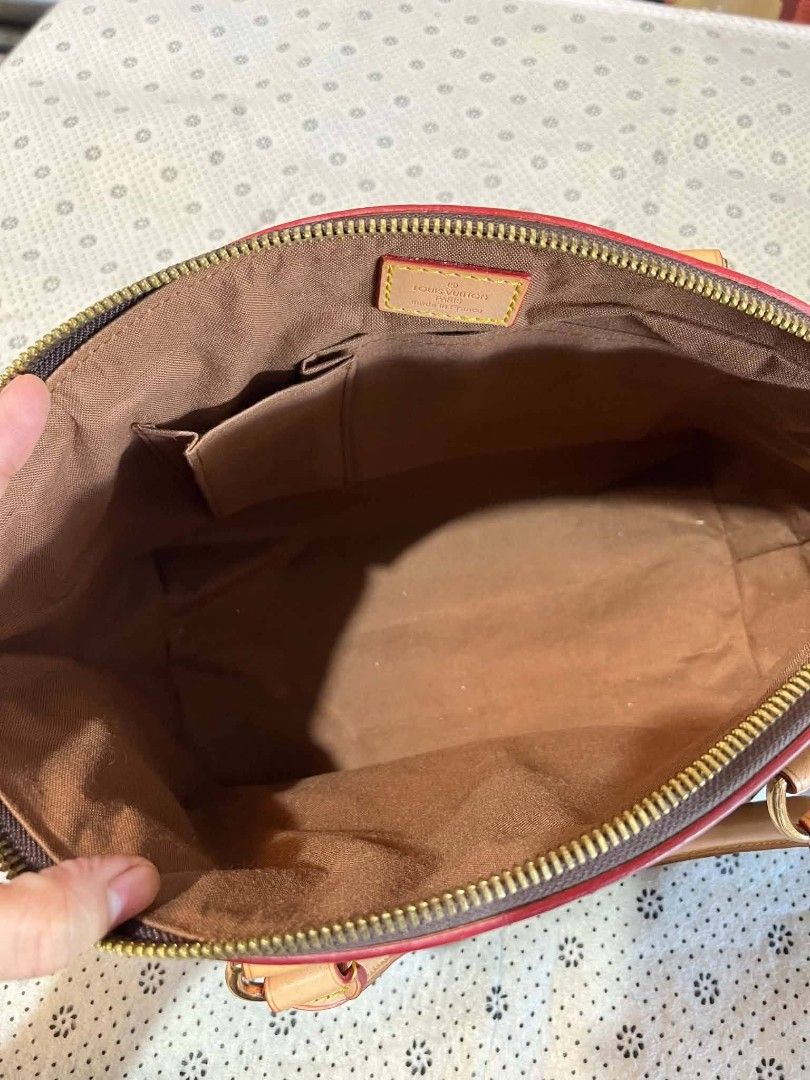 1999 LANG YOURS NA! (Category: Shoulder Bags) located in Imus. Submitted by algin3unay (Listing ID 1468335467, Image 3). Description: 1999 LANG YOURS NA!.