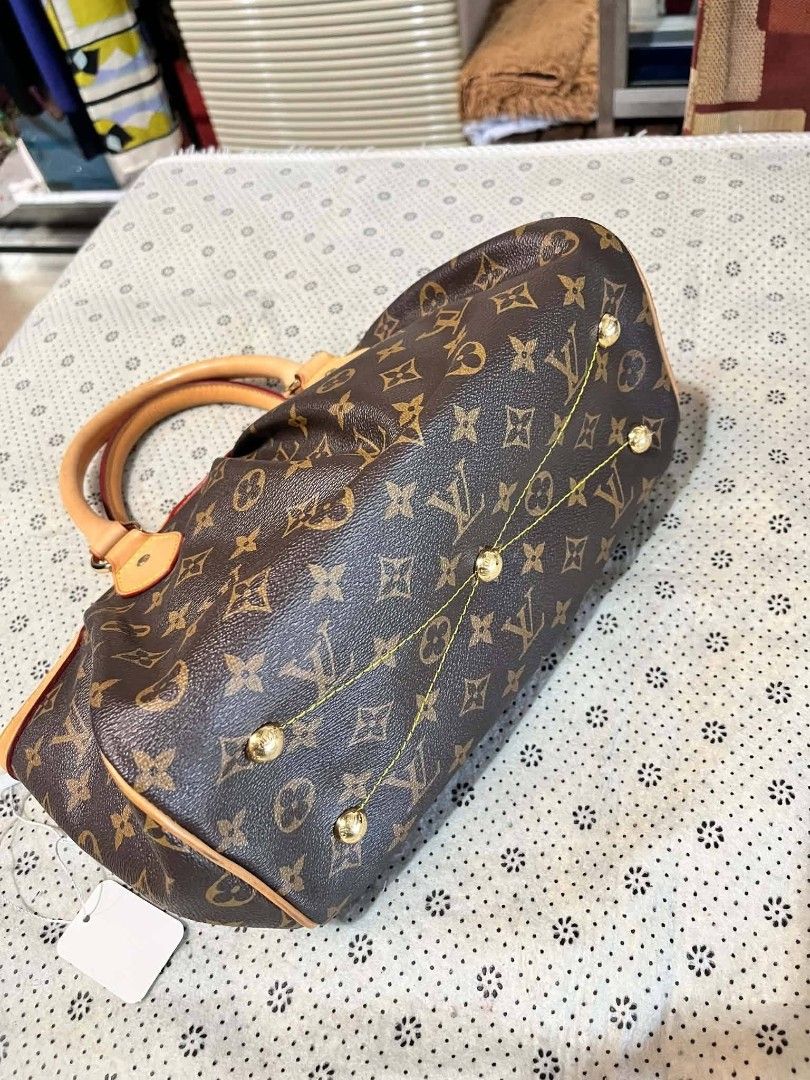 1999 LANG YOURS NA! (Category: Shoulder Bags) located in Imus. Submitted by algin3unay (Listing ID 1468335467, Image 2). Description: 1999 LANG YOURS NA!.