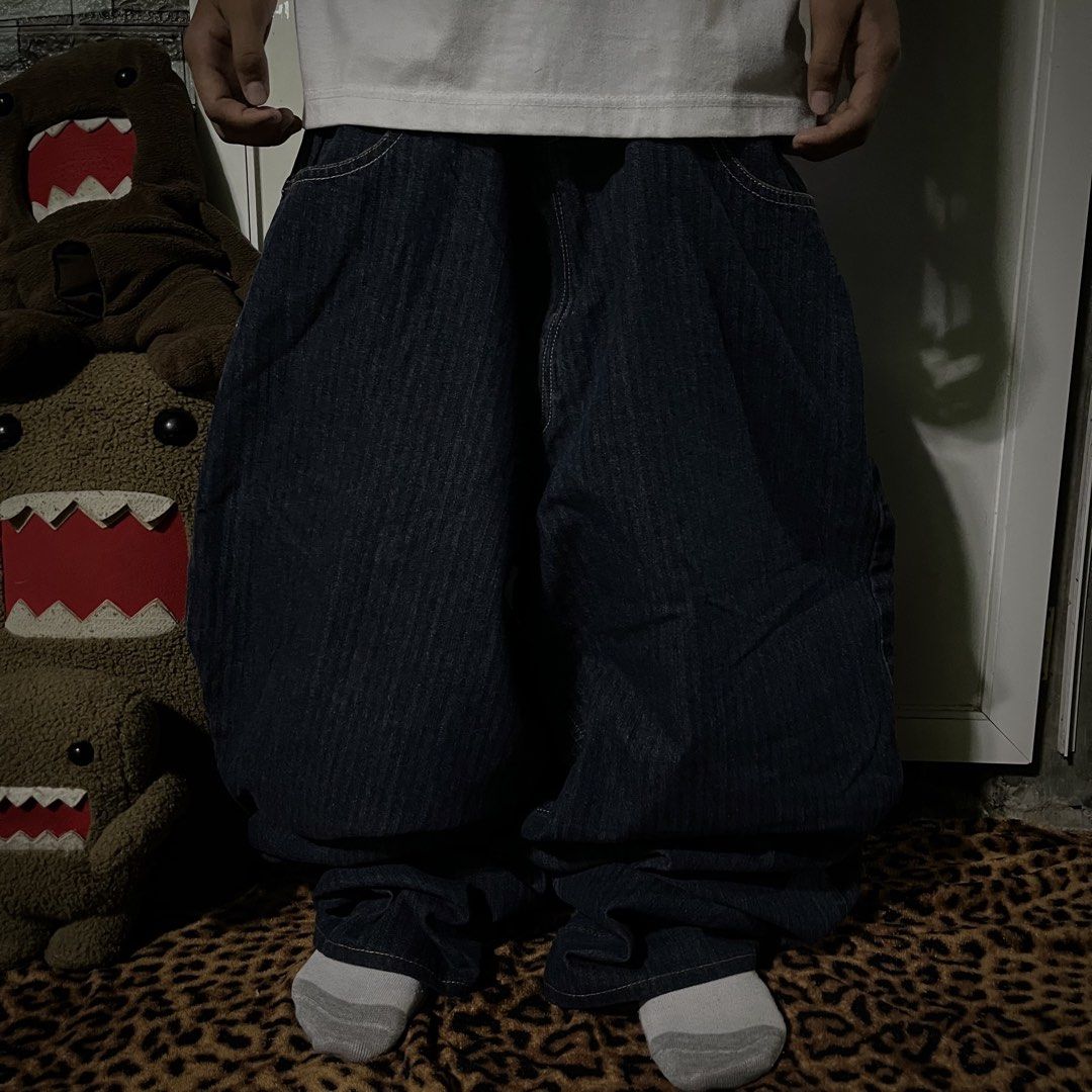 2000'S BAD BOY HIPHOP EMBROID MASSIVE BAGGY JEANS (Category: Jeans) located in Orani. Submitted by pulverize_tht_ho3 (Listing ID 1468313005, Image 2). Description: dimes: 40x42x16x11 condition: 10/10 flaw/s: check slides check slides for the details .