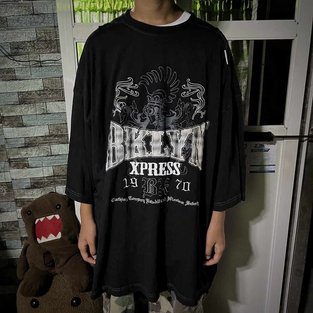 2000'S BROOKLYN EXPRESS HIPHOP EMBROID TEE (Category: Tshirts & Polo Shirts ) located in Orani. Submitted by pulverize_tht_ho3 (Listing ID 1468308737, Image 1). Description: dimes: 27x33 condition: 10/10 flaw/s: none check slides for the details .