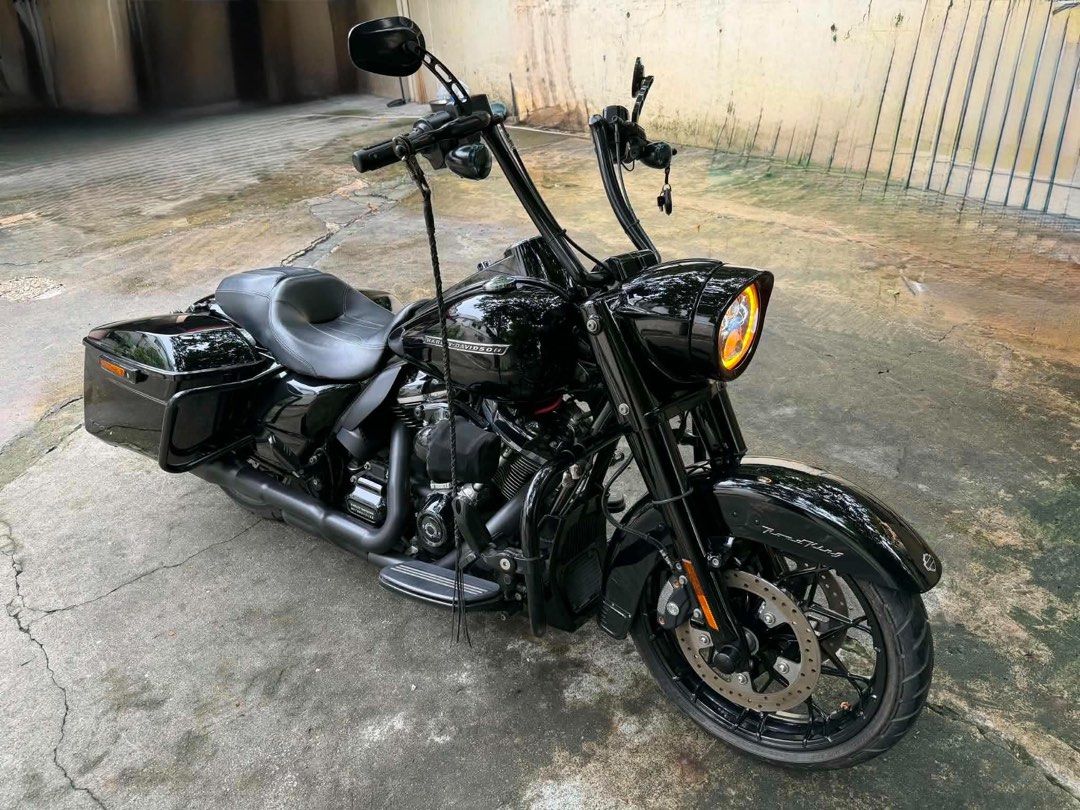 2022 Harley Davidson Road King Special (Category: Motorbikes for Sale) located in Quezon City. Submitted by lucky.323 (Listing ID 1468353832, Image 2). Description: Harley Davidson Road King Spexial Date purchased 2022 1st owner Casa maintained in Harley Davidson Cavite Ready to use Mikeage 10-20 Asking price 1,420M.