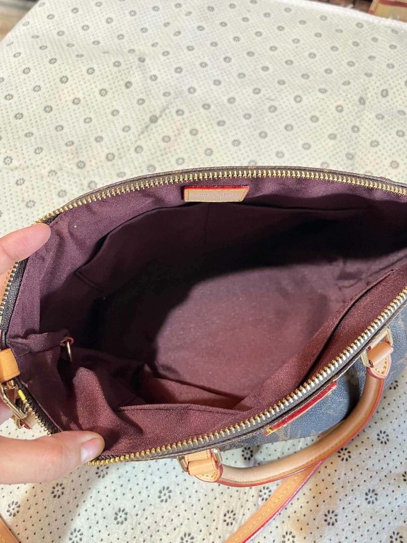 2200 LANG YUORS NA! (Category: Shoulder Bags) located in Imus. Submitted by algin3unay (Listing ID 1468335127, Image 3). Description: 2200 LANG YUORS NA!.