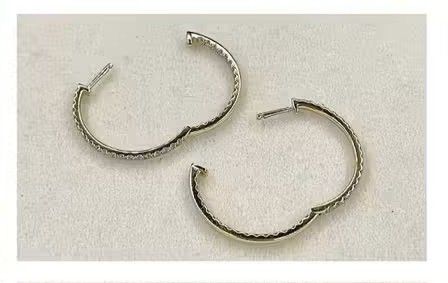 25mm round Brilliant cut In and out diamond Loop (Category: Earrings) located in Malolos. Submitted by keenhorse_ef38ab (Listing ID 1468386925, Image 2). Description: 1carat diamond 18karat gold COD/COP VIA LBC 1,000 DOWNPAYMENT REQUIRED.