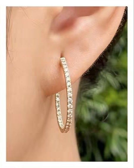 25mm round Brilliant cut In and out diamond Loop (Category: Earrings) located in Malolos. Submitted by keenhorse_ef38ab (Listing ID 1468386925, Image 1). Description: 1carat diamond 18karat gold COD/COP VIA LBC 1,000 DOWNPAYMENT REQUIRED.