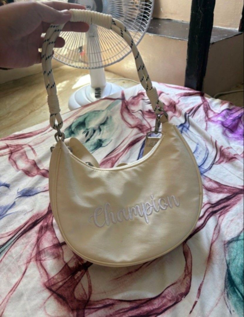 2 way Crossbag/sling bag Champion (Category: Cross-body Bags) located in General Santos City (Dadiangas). Submitted by amara_preloved (Listing ID 1468362916, Image 2). Description: og from Au excellent condition.