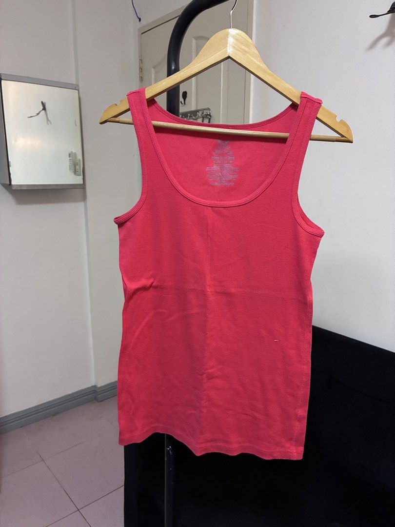 2pc Bundle Sleeveless top (Category: Sleeveless) located in Manila. Submitted by jdjdnxei (Listing ID 1468342582, Image 1). Description: 100 for both, fits med-xl.