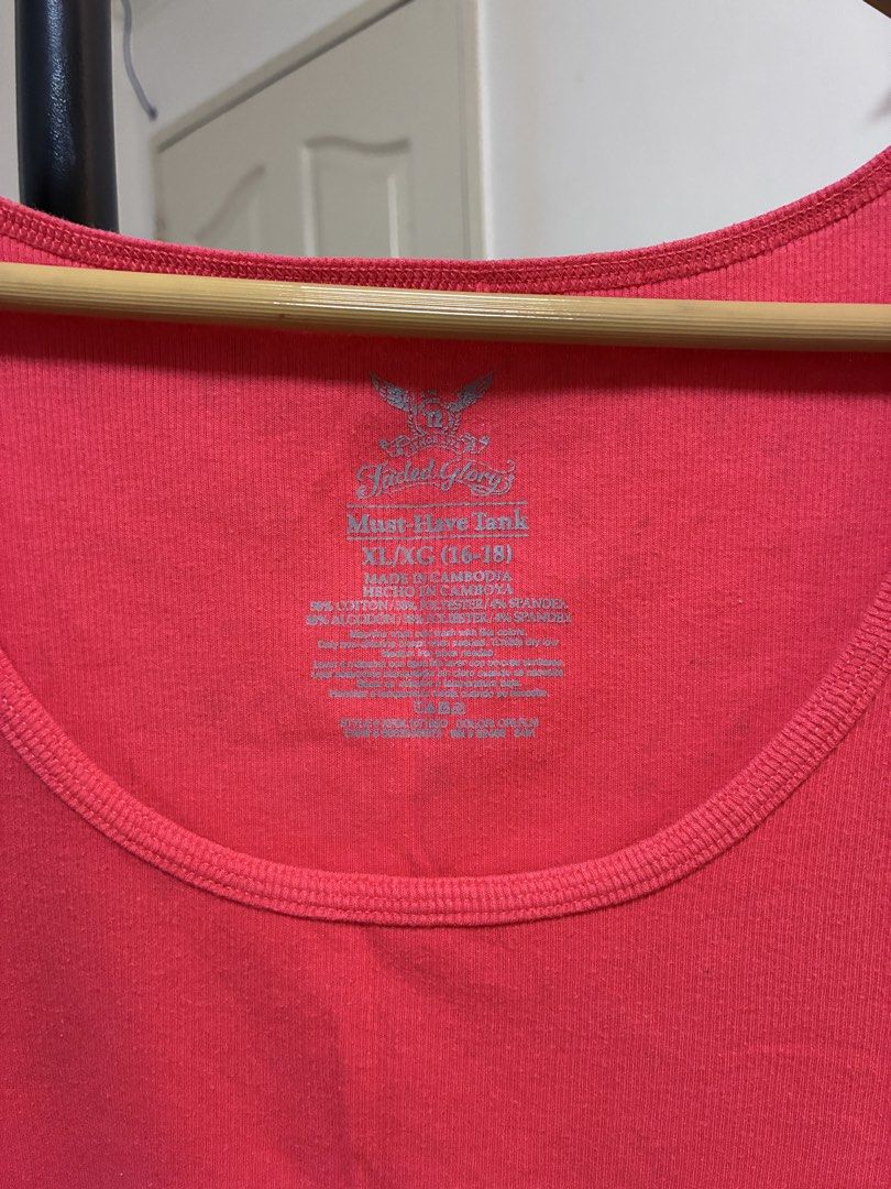2pc Bundle Sleeveless top (Category: Sleeveless) located in Manila. Submitted by jdjdnxei (Listing ID 1468342582, Image 3). Description: 100 for both, fits med-xl.