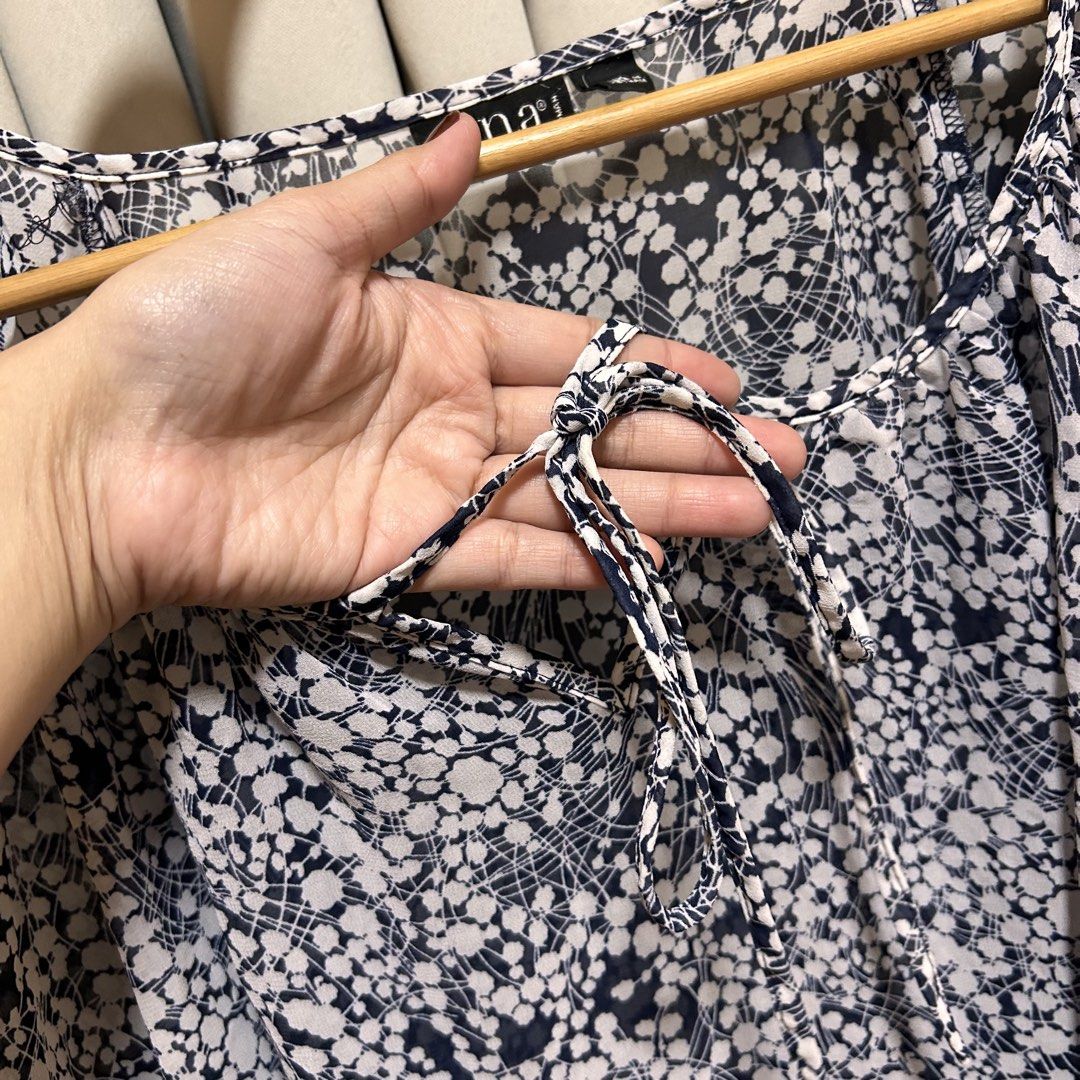 2XL B&W Floral Top (Category: Blouses) located in Rizal. Submitted by from99abovecloset (Listing ID 1468376163, Image 3). Description: CODE:004 Size: 2XL Armhole (laid flat):16” Bust (around): 56” Length (laid flat): 30” Soft poly | loose | like new .
