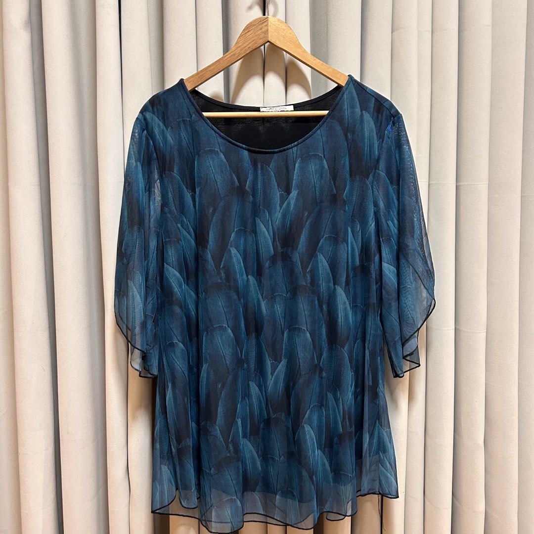 2XL Plus Size Sese Blue Feather Printed Top (Category: Blouses) located in Rizal. Submitted by from99abovecloset (Listing ID 1468312878, Image 1). Description: CODE:152 Size: 2XL Armhole (laid flat):11” Bust (around): 52”-54” Length (laid flat): 30” Stretchy poly | loose | like new.